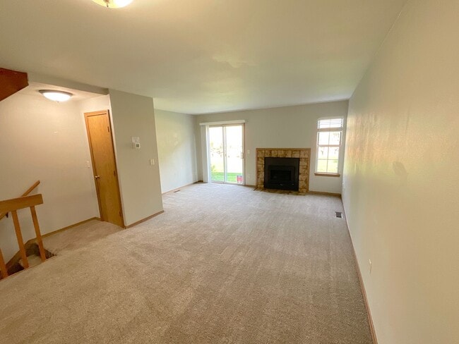 Building Photo - 2 Bedroom Townhome Available Near Austin B...