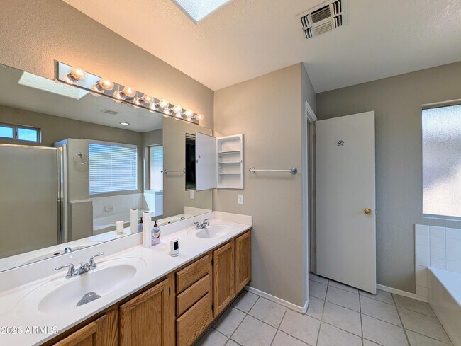 Building Photo - 8639 W Fullam St