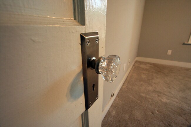 Building Photo - Awesome Home w/ 1/1 Studio Flex Space Just Half Block from Thomas Park!