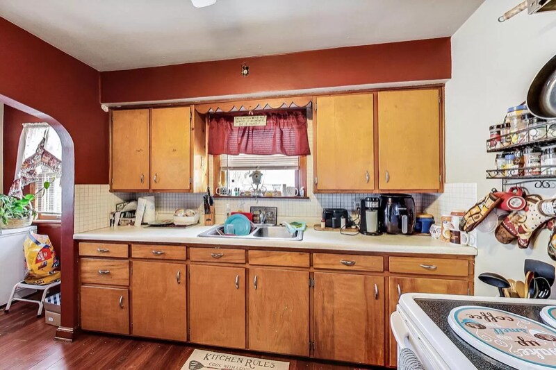 Building Photo - 2402 S 83rd St