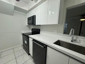 Building Photo - 1060 Crystal Lake Dr