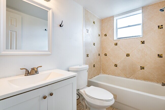 Building Photo - Bright & Modern 1-Bedroom Apartment in Pri...