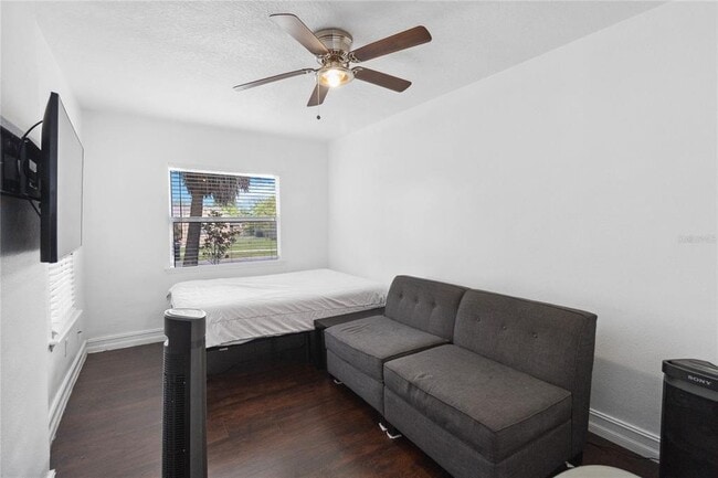 Building Photo - 634 18th St