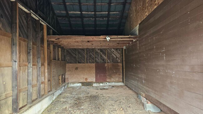 Building Photo - Three Bedroom Farmhouse with LARGE Bonus Room