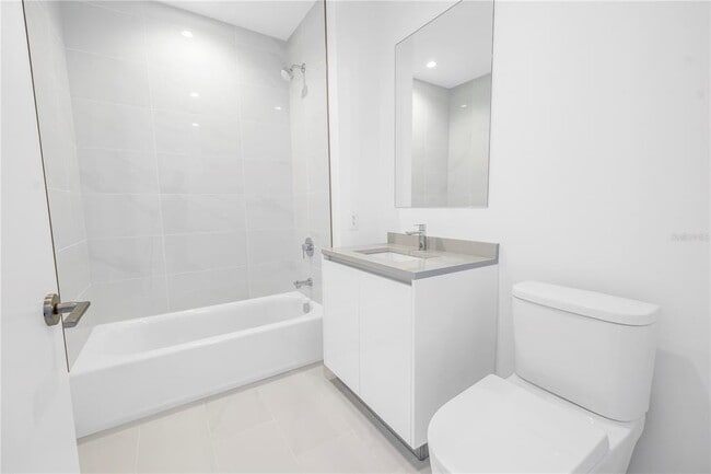 Building Photo - 400 Central Ave