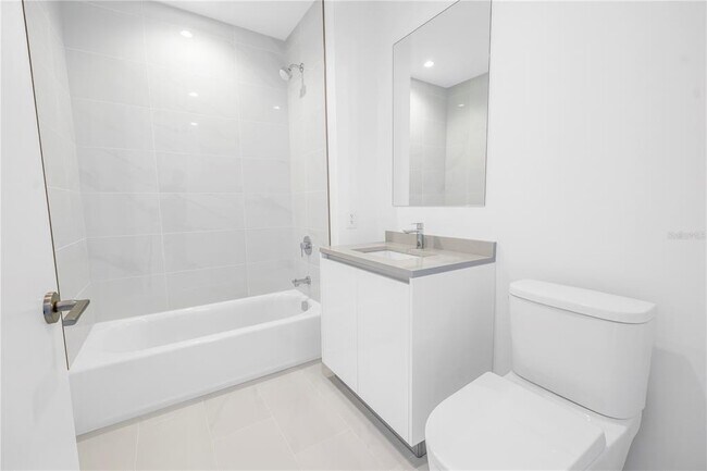 Building Photo - 400 Central Ave