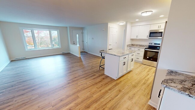 Building Photo - Updated 3 Bed 1 Bath in North Allegheny Sc...