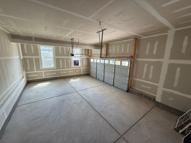 Building Photo - 6425 Fennec Run