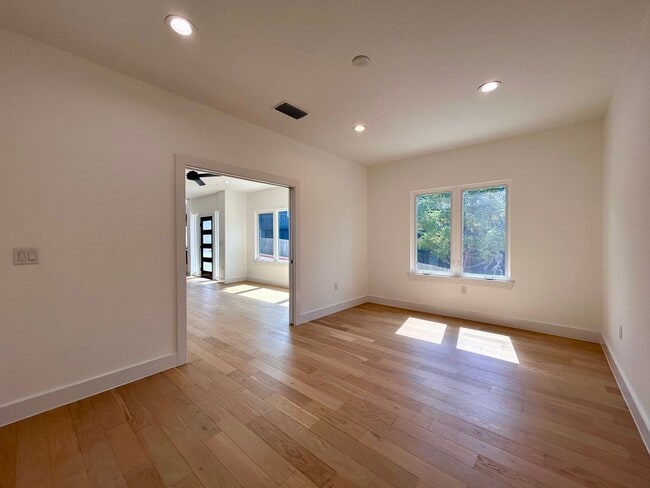 Building Photo - 4010 Clawson Rd