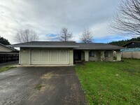 Building Photo - 3-bedroom, 2-bath in Sutherlin