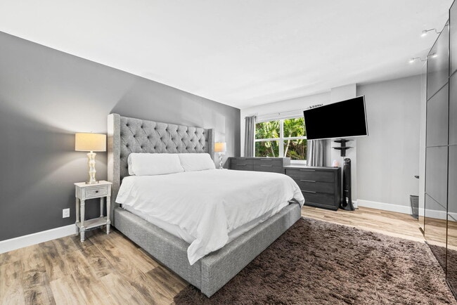 Building Photo - 1881 Middle River Dr