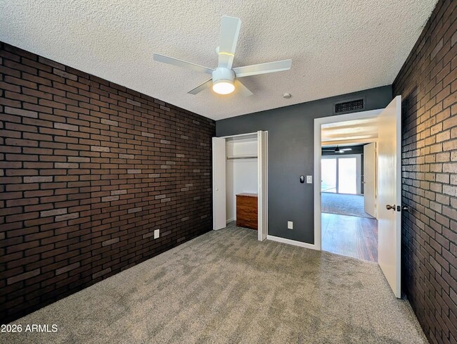 Building Photo - 10044 N 39th Ln