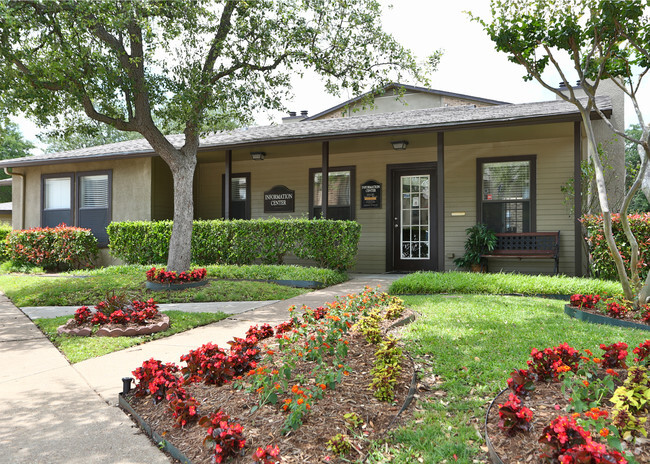 Building Photo - Wooded Creek