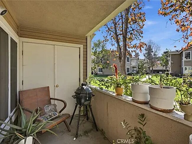 Building Photo - Newly Renovated 2BD Condo in Gated Community Now Available!