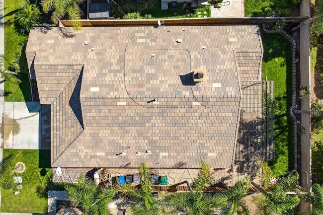 Building Photo - Charming 3 Bed/2 Bath Home In A Desirable ...