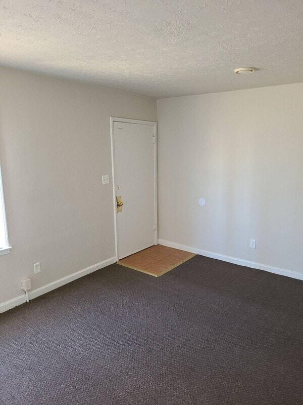 Building Photo - 206 Steedly Dr