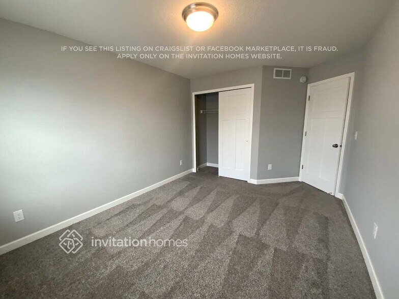 Building Photo - 10900 Everest Pl N