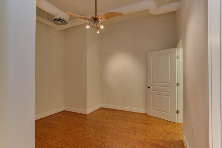 Building Photo - 123 College Pl