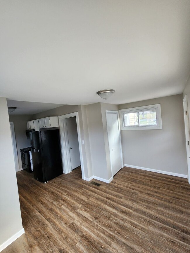 Building Photo - Newly Remodeled 6 Bedroom 1.5 Bath - Willi...