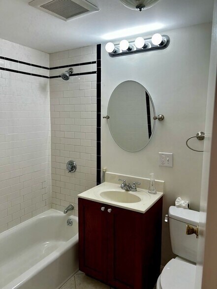 Building Photo - 330 Beacon St