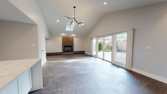 Building Photo - 1366 Cavell Ave