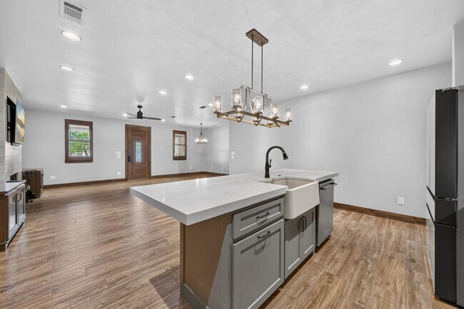 Building Photo - 2924 Candace Cir