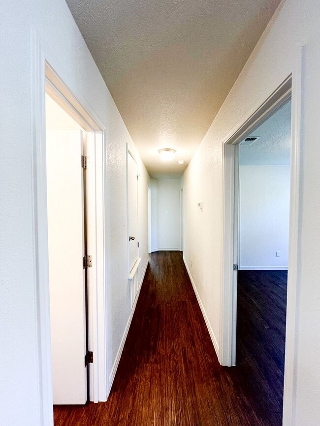 Building Photo - 1519 Justin Lp