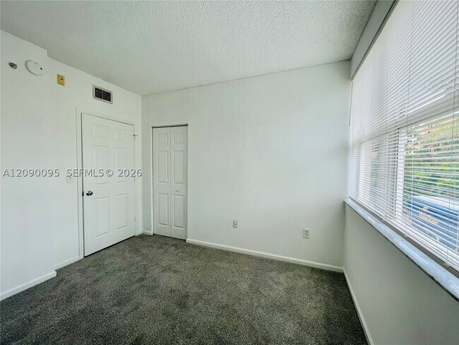 Building Photo - 17125 N Bay Rd