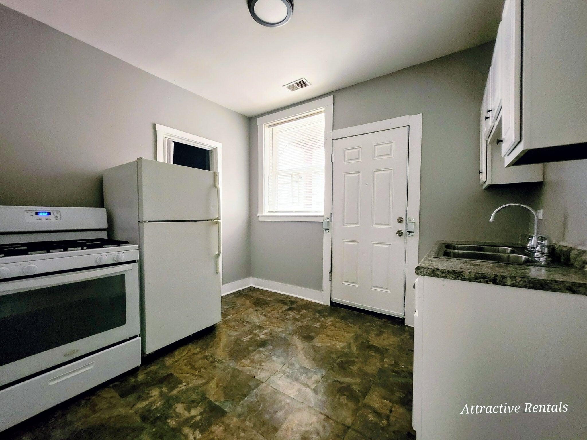 Building Photo - 1615 W 78th St