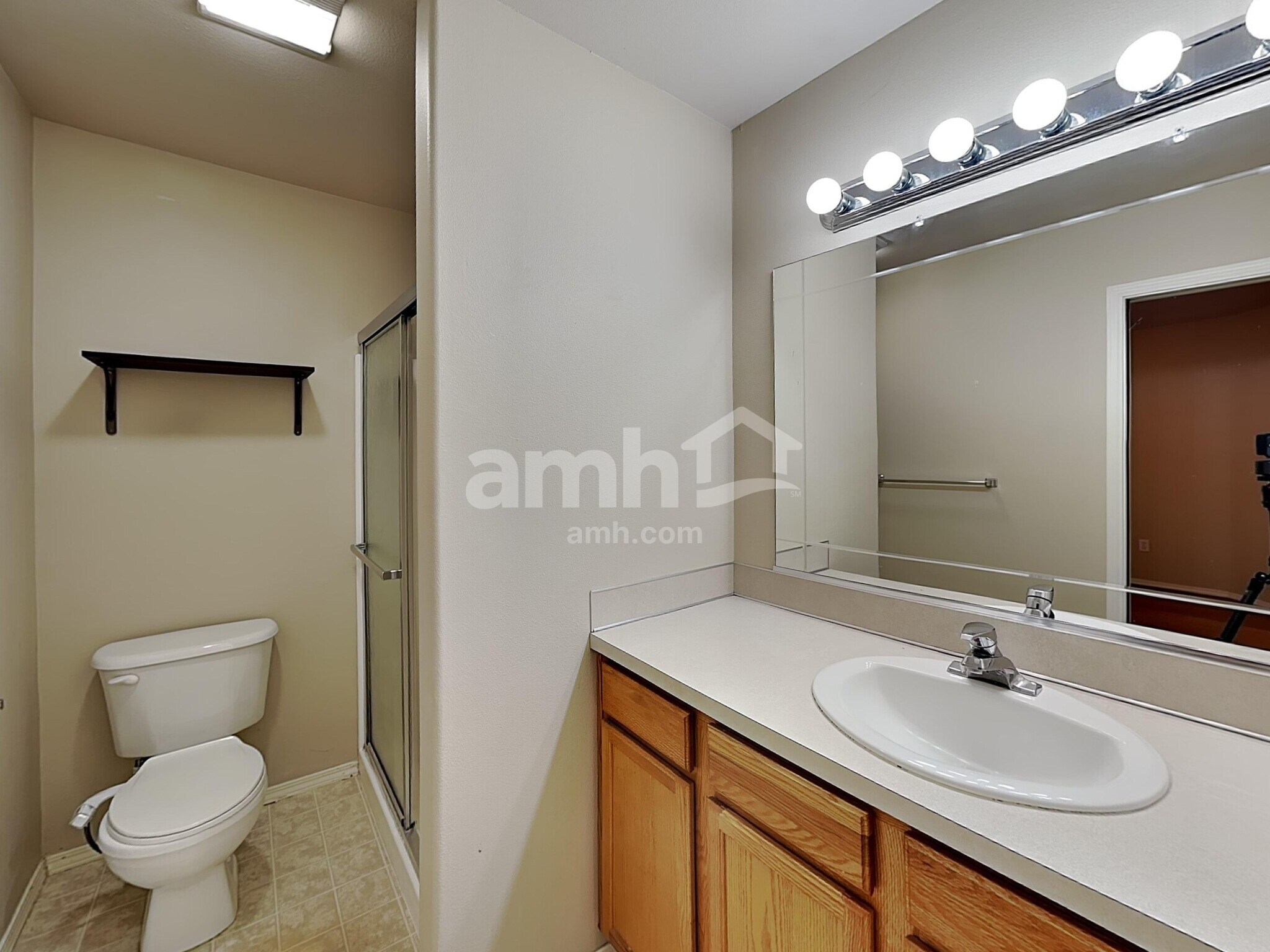 Building Photo - 2285 NW McGarey Dr