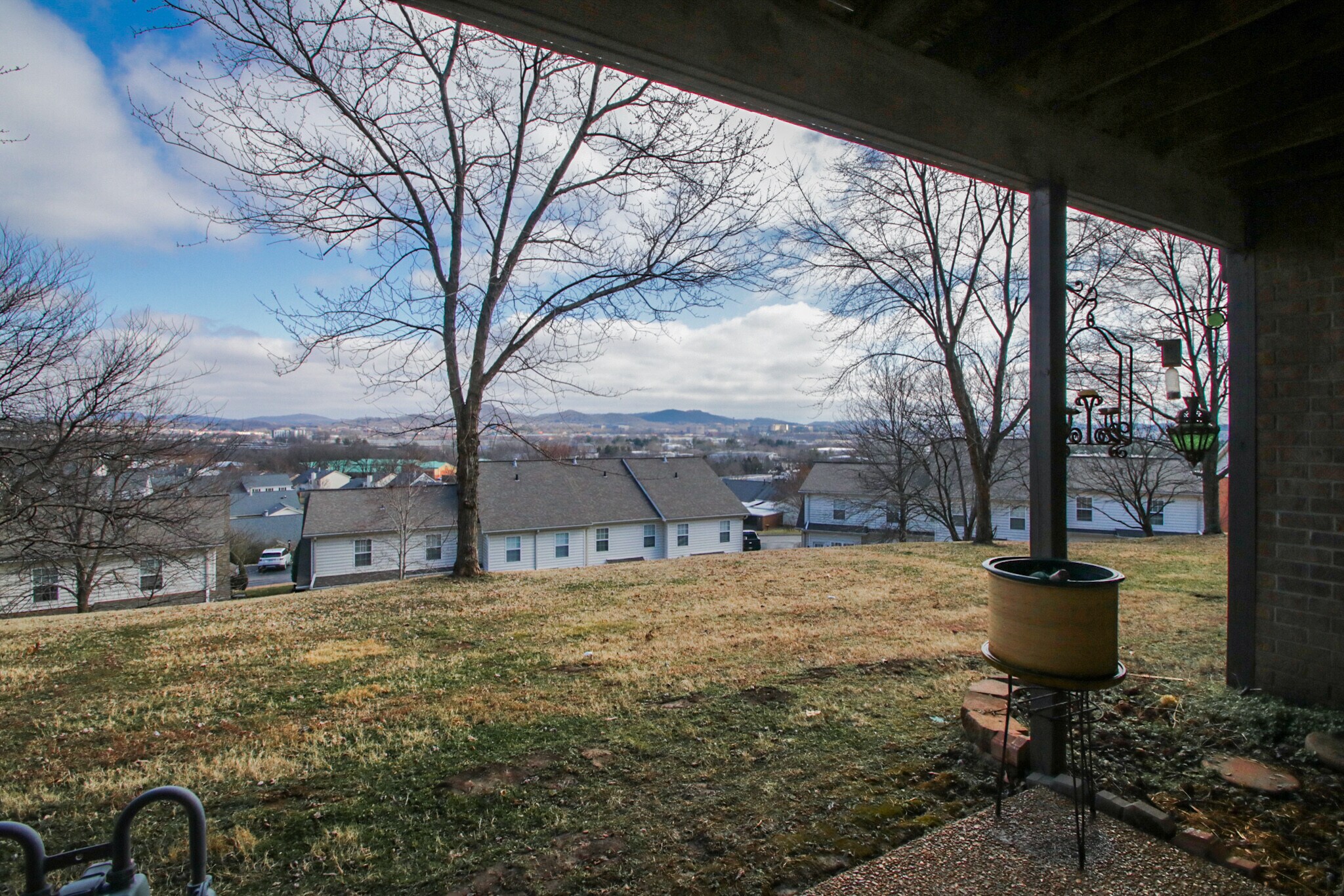 downstairs patio - 1614 Brentwood Pointe