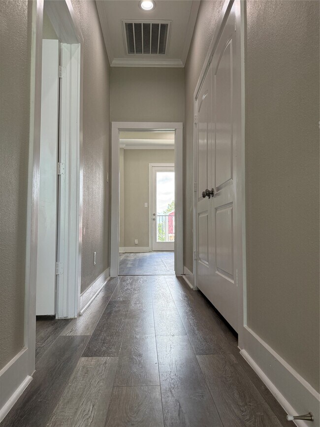 Building Photo - 2123 Bidwell Dr