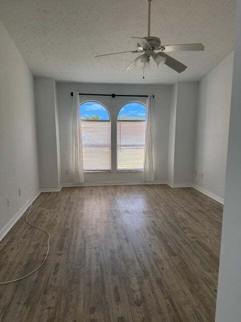 Building Photo - 262 SW Crescent Ave