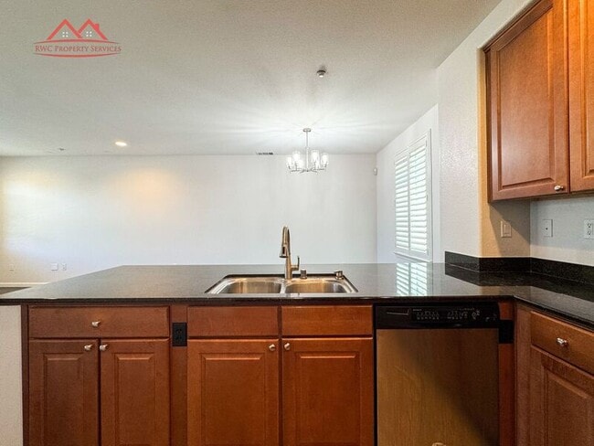 Building Photo - 326 Bautista Pl