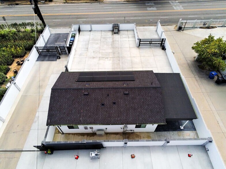 Building Photo - 13310 Glenoaks Blvd