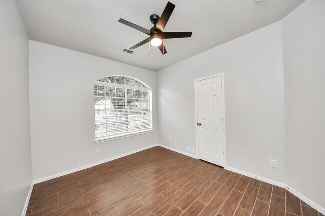 Building Photo - 16243 April Ridge Dr