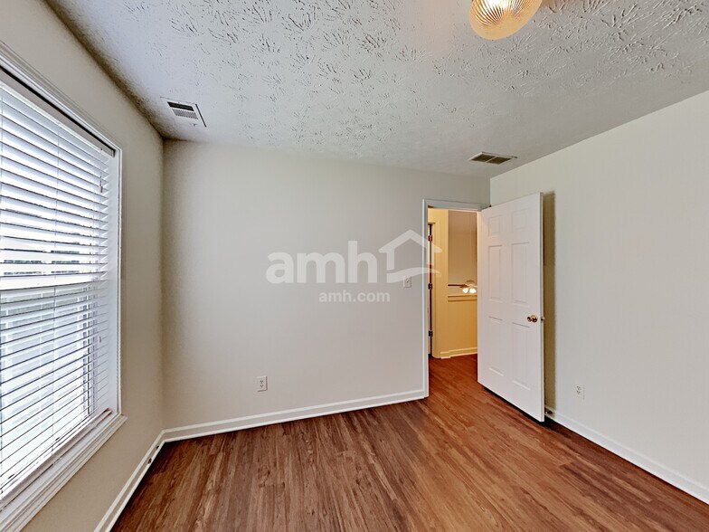 Building Photo - 1831 Green Oak Cir