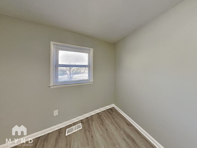 Building Photo - 303 Alda Dr