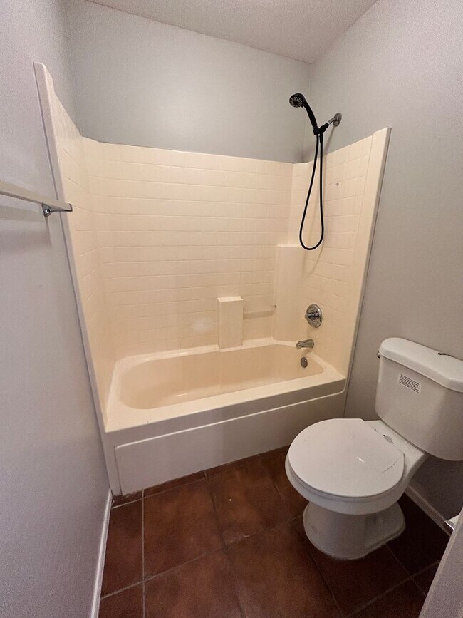 Building Photo - Spacious 3Bd 2 Ba Home In Litchfield Park ...