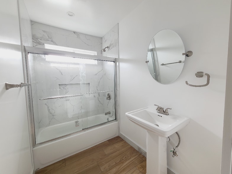 Building Photo - 14248 Gilmore St