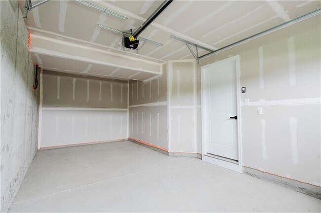 Building Photo - 159 White Oak Dr