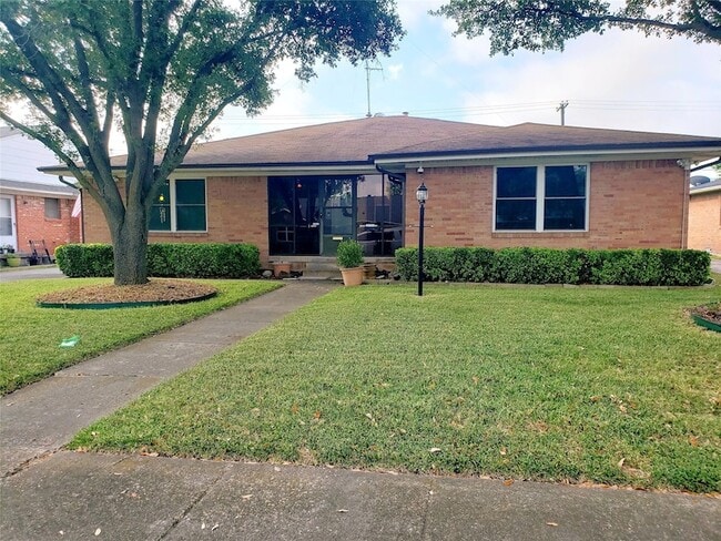 Building Photo - 11038 Wyatt St