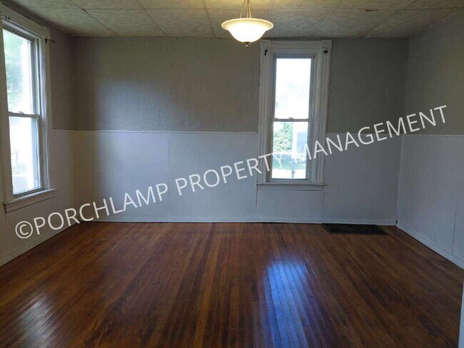 Building Photo - 1427 Alpine Ave NW