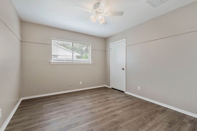 Building Photo - August 2026 Pre-Lease - 1 Mile to TAMU!