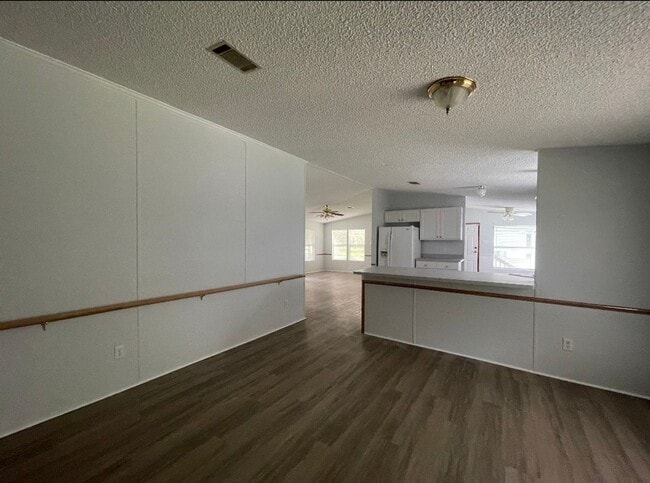 Building Photo - Ready To Rent!