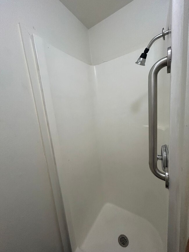 Building Photo - Charming Studio Retreat on Boise Bench!