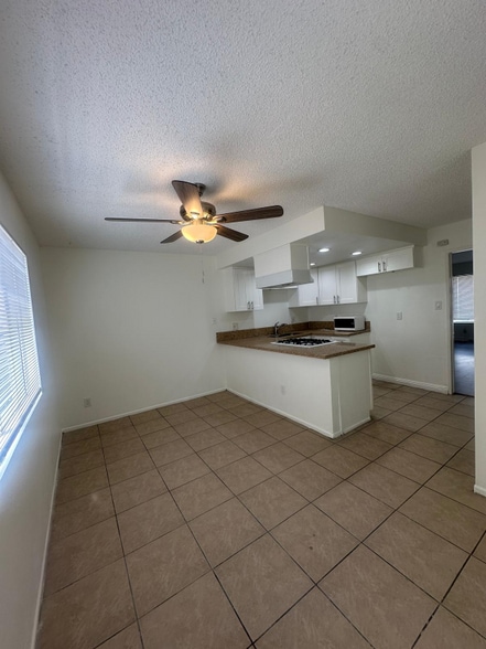 Building Photo - 8533 Rose St