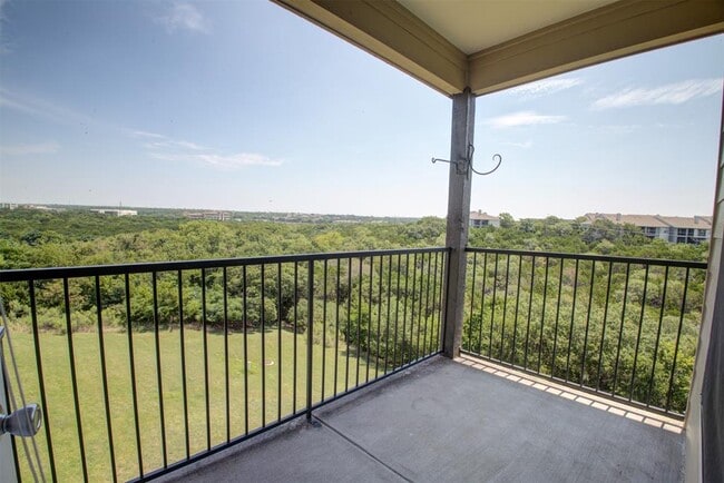 Building Photo - 2320 Gracy Farms Ln