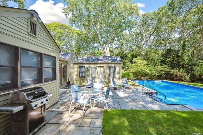 Building Photo - 60 Aspatuck Rd