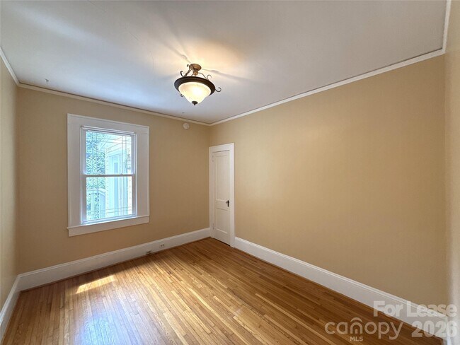 Building Photo - 420 N Laurel Ave